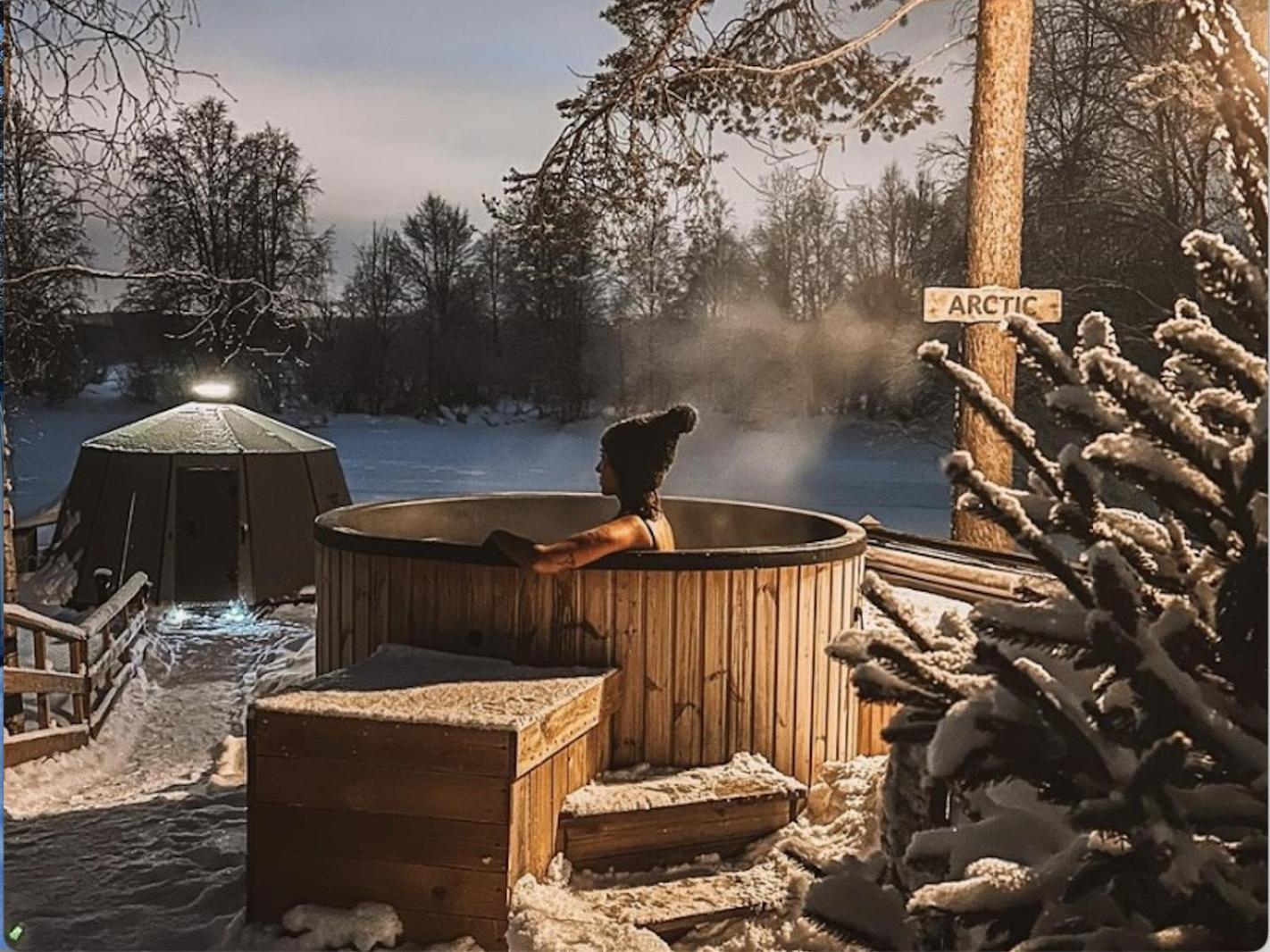 Aurora Igloo With Private Hot Tub By Invisible Forest Lodge Rovaniemi Zewnętrze zdjęcie